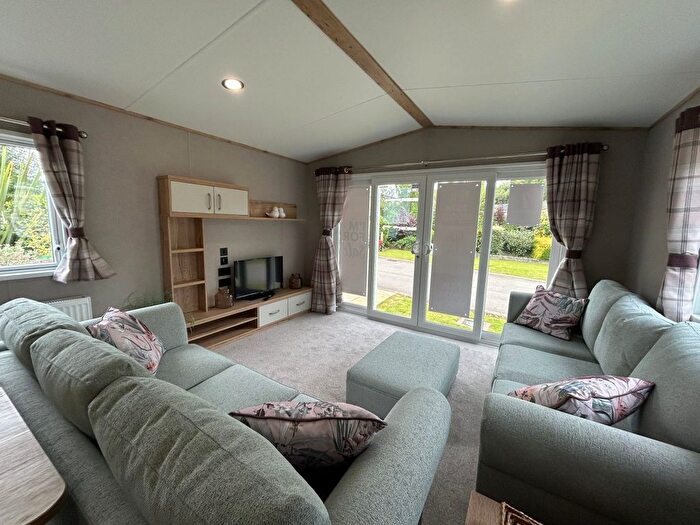 2 Bedroom Park Home For Sale In Halt Road, Goonhavern, Truro, TR4