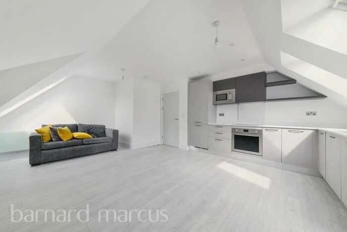 2 Bedroom Flat To Rent In Hyde Road, Sanderstead, South Croydon, CR2