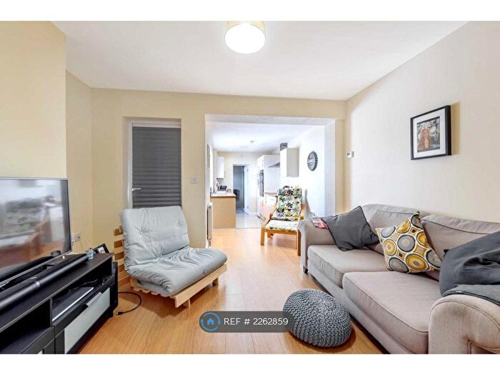 3 Bedroom Terraced House To Rent In Cranbury Road, Reading, RG30