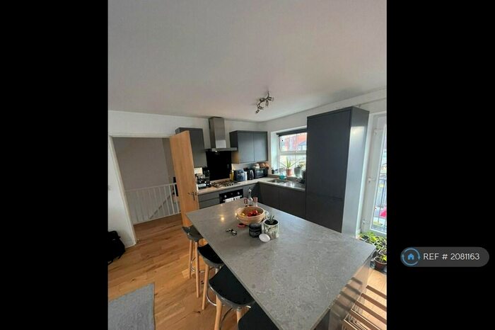 3 Bedroom Semi-Detached House To Rent In Dragonfly Close, Bristol, BS15