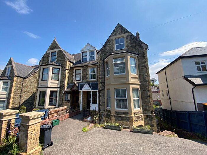 1 Bedroom Flat To Rent In A Very Large Flat With Garden. Oakfield Road, Newport, NP20
