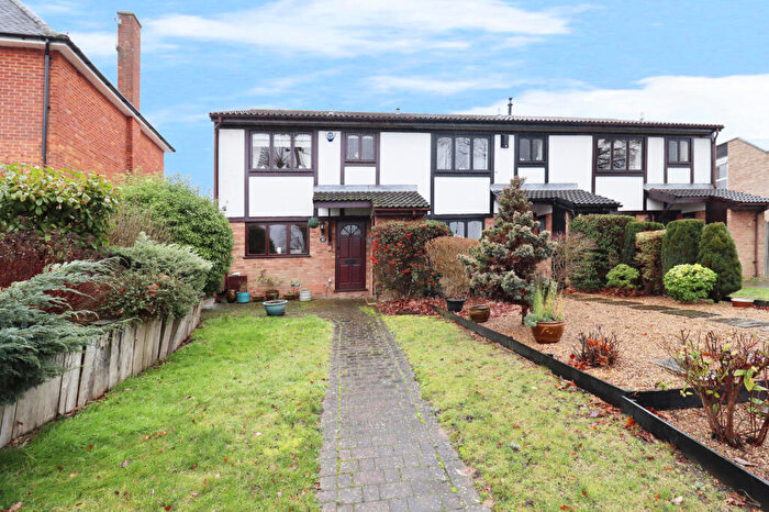3 Bedroom End Of Terrace House For Sale In Overbury Avenue, Beckenham, BR3
