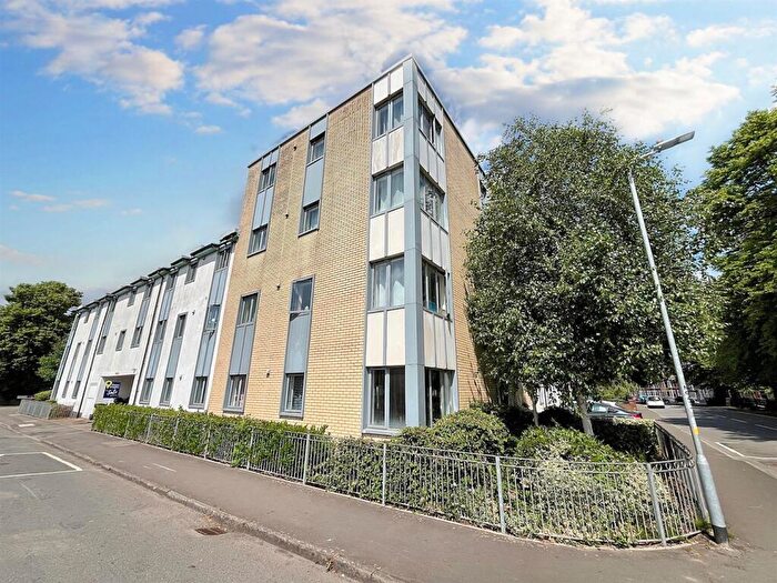 2 Bedroom Flat For Sale In Pottery Terrace, Newport, NP20
