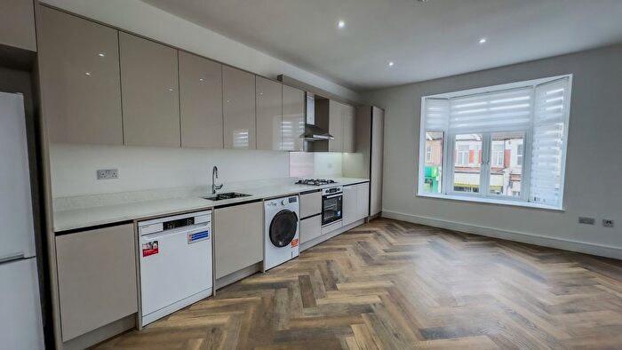 2 Bedroom Flat To Rent In South Ealing Road, London, W5