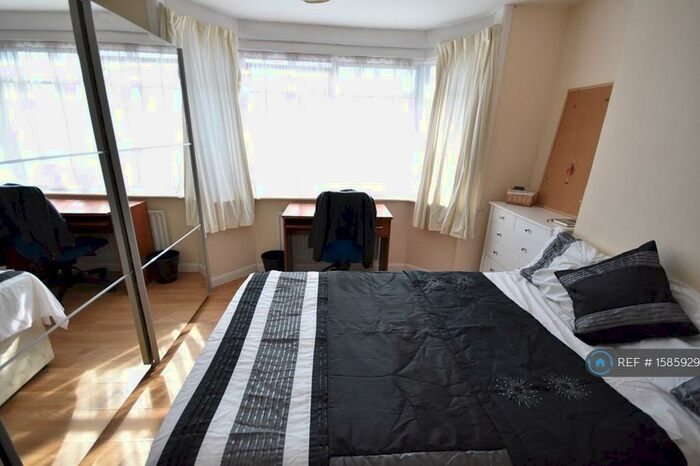 4 Bedroom Semi-Detached House To Rent In Burgess Road, Southampton, SO16