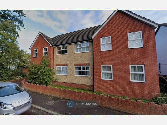 2 Bedroom Flat To Rent In The Barons, Frimley, Camberley, GU16