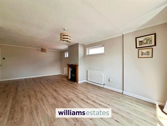 3 Bedroom Bungalow For Sale In Maes Cantaba, Ruthin, LL15