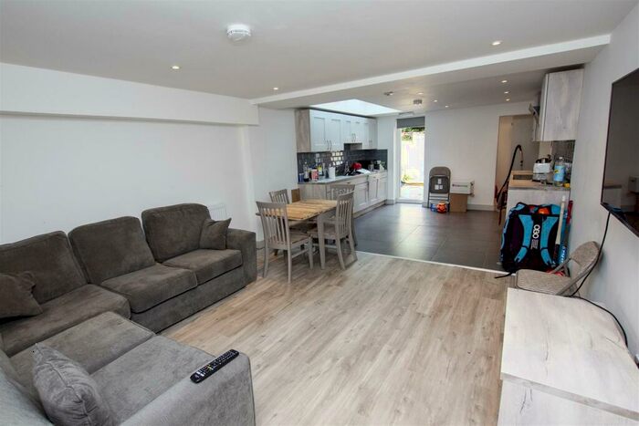 6 Bedroom House To Rent In Teignmouth Road, Birmingham, B29