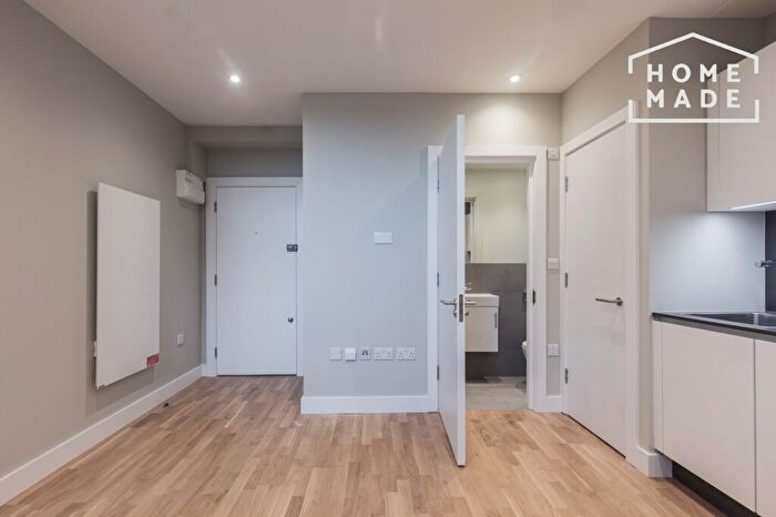 Studio To Rent In Gerard Court, Willesden Green, NW2