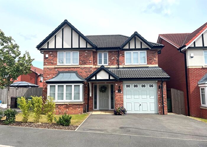 4 Bedroom Detached House For Sale In Moorgreen Way, Bircotes, Doncaster, DN11