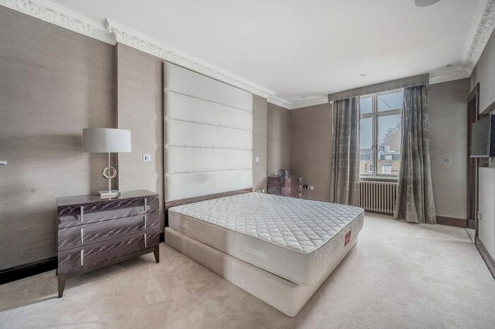3 Bedroom Flat To Rent In Rutland Gate, Kensington, London, SW7