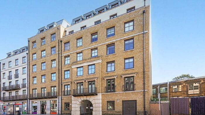 2 Bedroom Flat For Sale In Holloway Road, London, N7