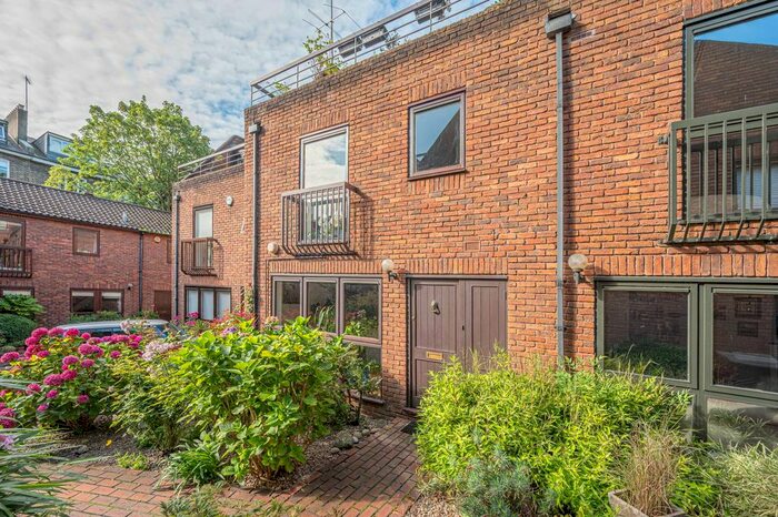 4 Bedroom Mews To Rent In Belsize Mews, Hampstead, London, NW3
