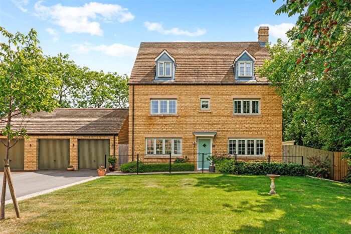 5 Bedroom Detached House For Sale In Keble Fields, Fairford, GL7