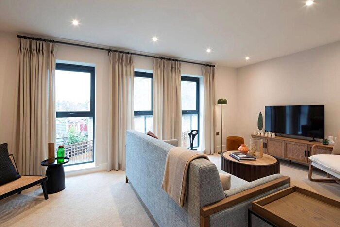 3 Bedroom House For Sale In Frankum Mews, Wood Green, N22