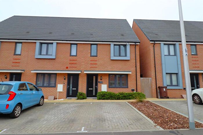2 Bedroom End Of Terrace House For Sale In Cherry Orchard Drive, Rainham, ME8