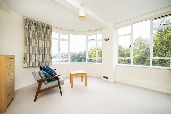 1 Bedroom Flat To Rent In Charterhouse Square, London, EC1M