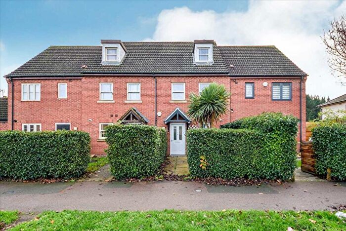 3 Bedroom Terraced House For Sale In Irthlingborough Road, Wellingborough, NN8