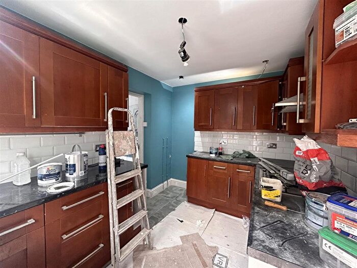 4 Bedroom Detached House To Rent In Chapel Road, Hounslow, TW3