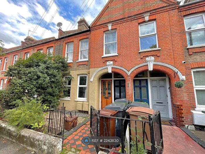 2 Bedroom Flat To Rent In Brettenham Rd, London, E17