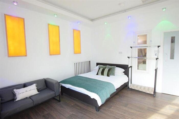 1 Bedroom Flat To Rent In High Street - Central Flat - Available Now, LN5