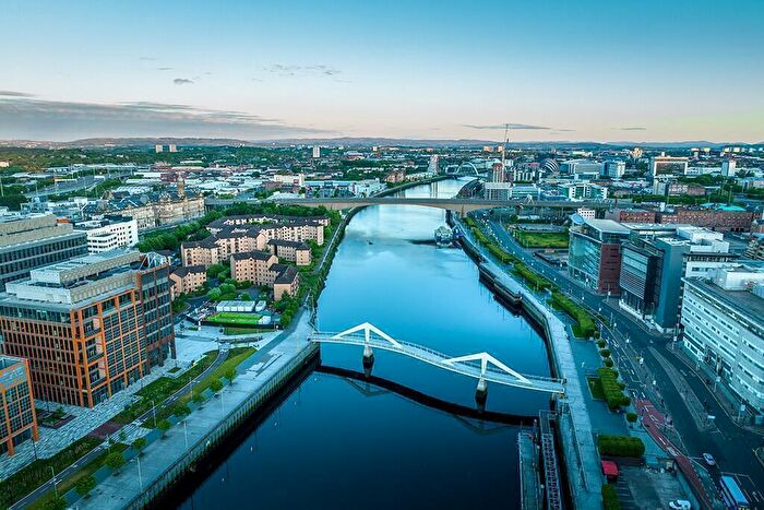 2 Bedroom Flat To Rent In Clyde Place, Glasgow, G5