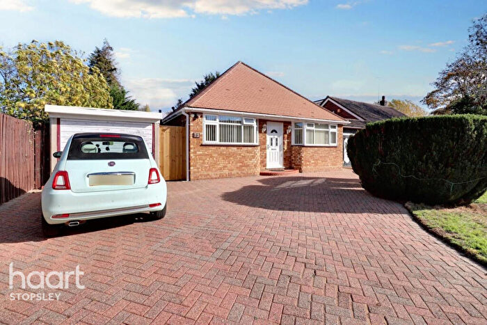 2 Bedroom Bungalow For Sale In Wigmore Lane, Luton, LU2