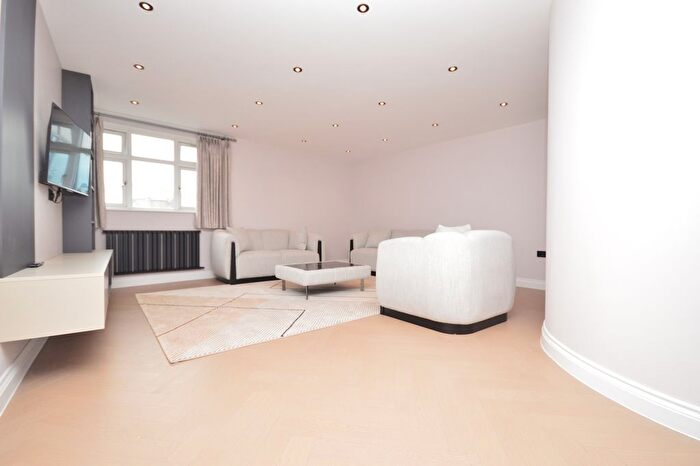 2 Bedroom Flat To Rent In Nile House, Whitechapel, E1