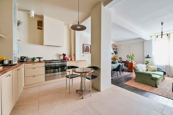 2 Bedroom Flat To Rent In Sternhall Lane, Peckham, London, SE15