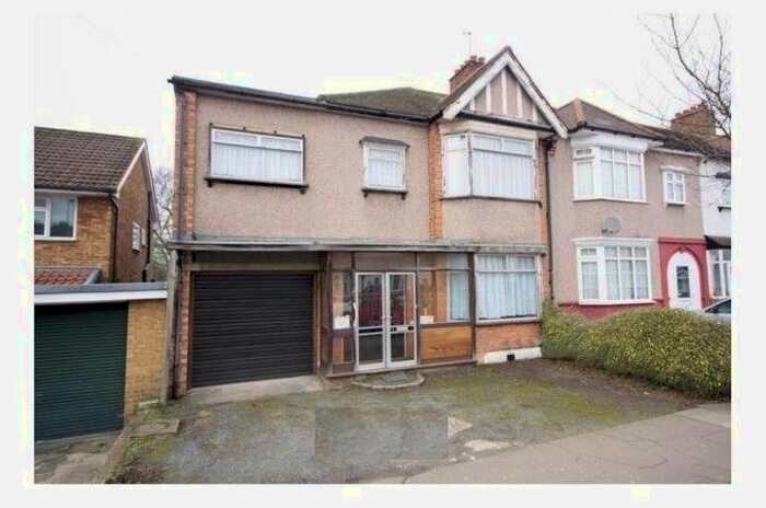 4 Bedroom Semi-Detached House To Rent In Crownfield Avenue, Ilford, IG2