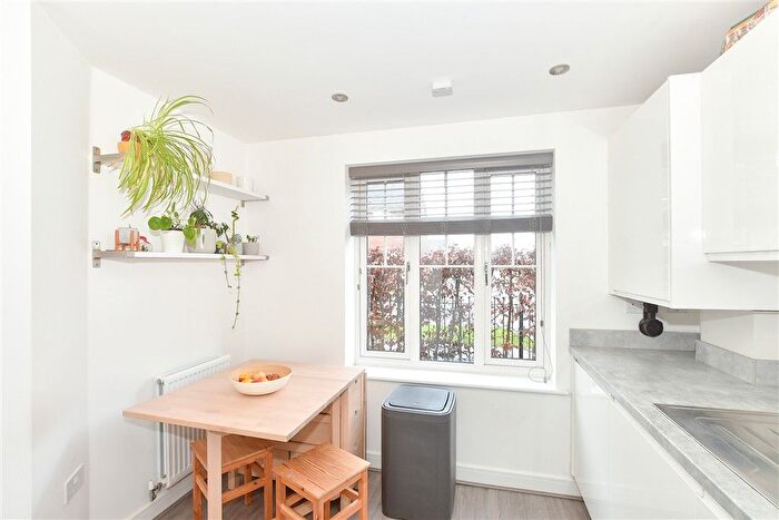 3 Bedroom Town House For Sale In Foxglove Drive, Crawley, West Sussex, RH10