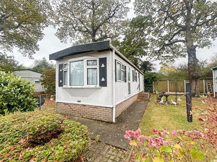 1 Bedroom Park Home For Sale In Jaywick Lane, Clacton-On-Sea, CO16