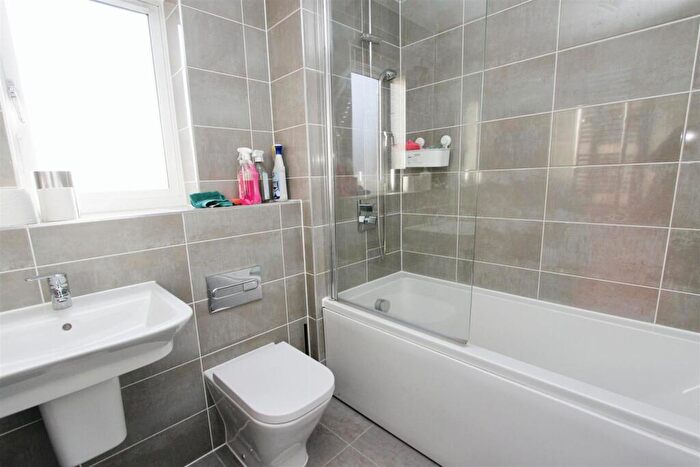 4 Bedroom Link Detached House To Rent In Portbridge Gardens, Alkerden, Ebbsfleet Valley, DA10