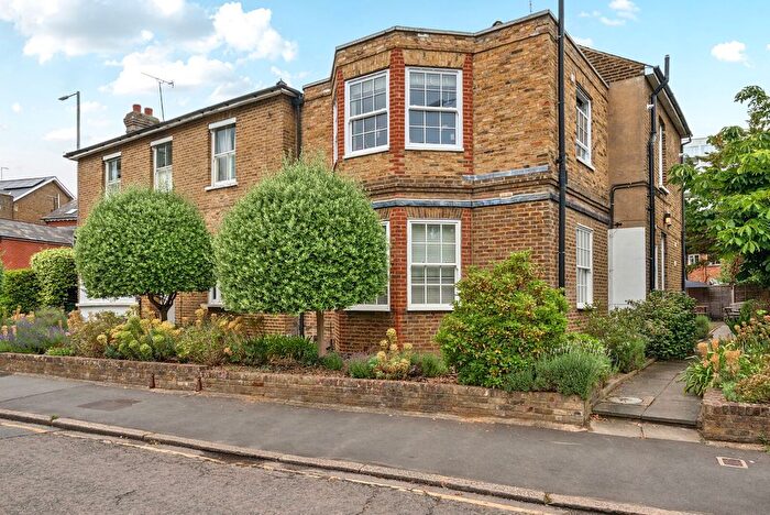 1 Bedroom Studio For Sale In Springfield Road, Kingston Upon Thames, KT1