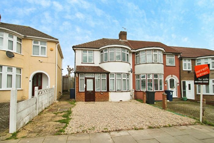 3 Bedroom End Terrace House For Sale In Reading Road, Northolt, Middlesex, UB5