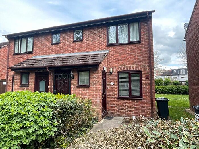1 Bedroom Ground Maisonette To Rent In Davids Way, Ilford, London, IG6