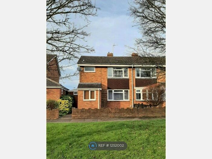 3 Bedroom Semi-Detached House To Rent In Aldens Mead, Bedford, MK41