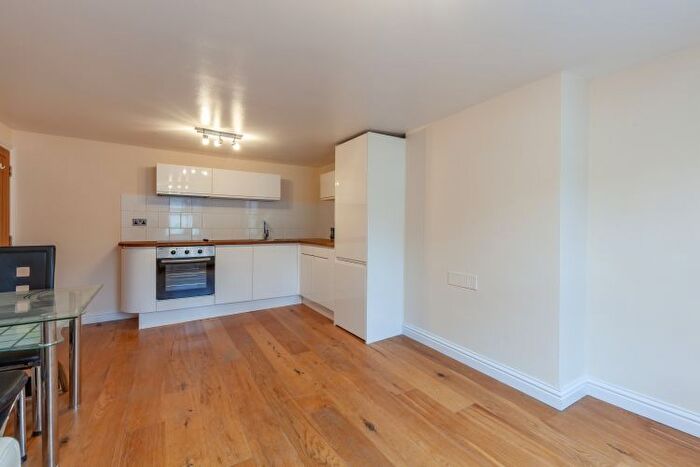 1 Bedroom Flat To Rent In Market Square, Bicester, OX26