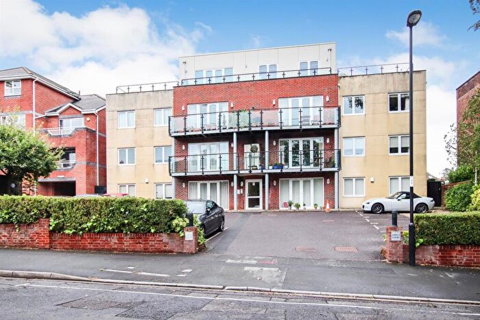 2 Bedroom Flat To Rent In Aspect Court, Winn Road, Southampton, SO17