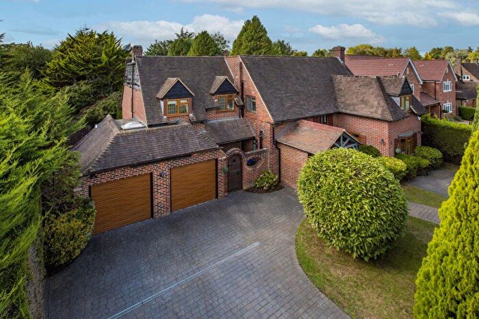 5 Bedroom Detached House For Sale In Walkwood Rise, Beaconsfield, Buckinghamshire, HP9