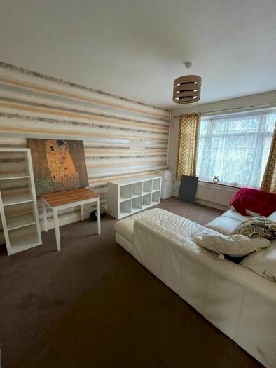 2 Bedroom Flat To Rent In Main Road, Orpington BR5