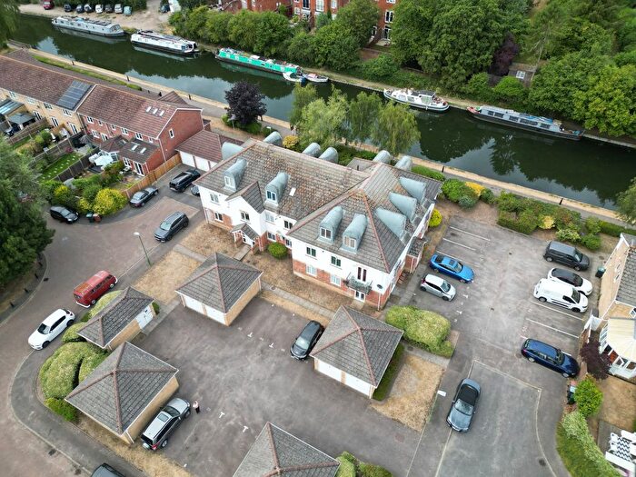 2 Bedroom Flat For Sale In Byewaters, Watford, WD18