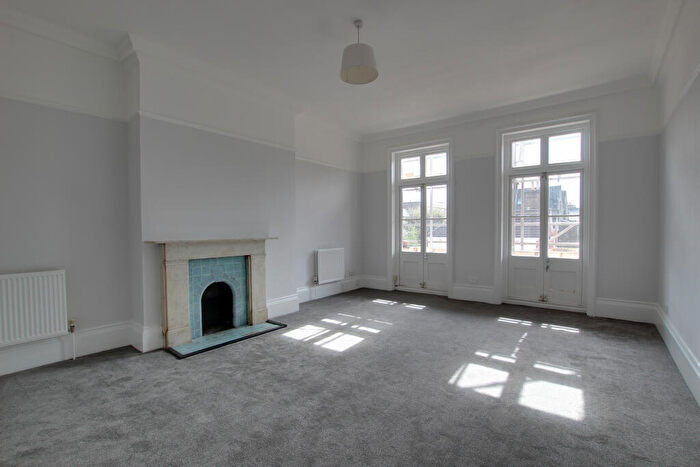 2 Bedroom Flat To Rent In Nightingale Lane (), Balham, SW12