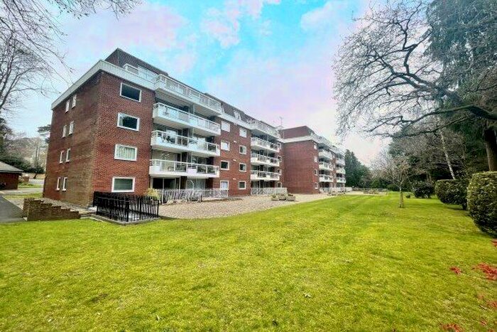 2 Bedroom Flat To Rent In Branksome Wood Road, Bournemouth, BH4