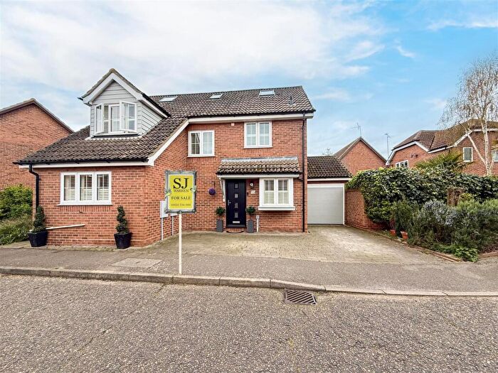 5 Bedroom Detached House For Sale In Leslie Park, Burnham-On-Crouch, CM0