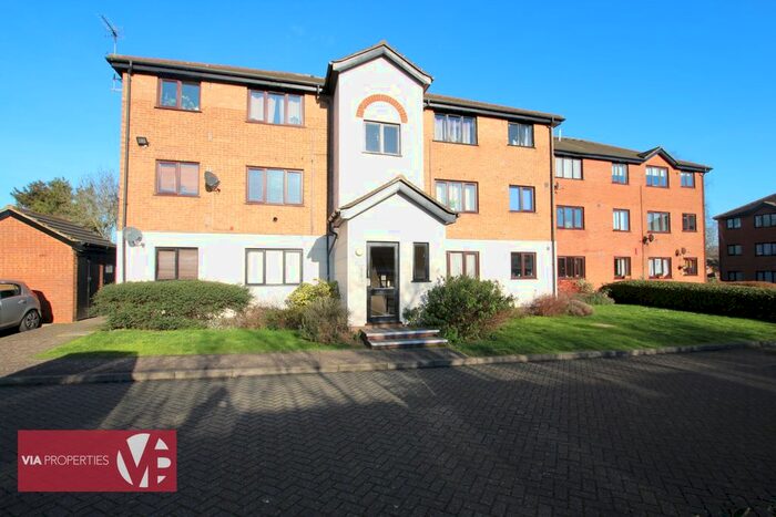 1 Bedroom Flat To Rent In Parrotts Field, Hoddesdon, EN11