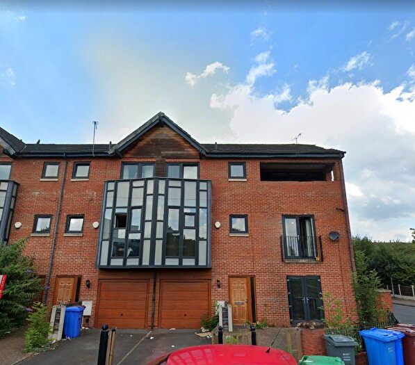 5 Bedroom Town House To Rent In Dryden Street, Manchester, M13
