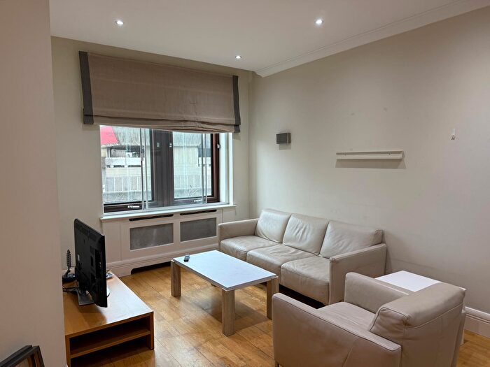 2 Bedroom Flat To Rent In Whitehouse Apartments, Belvedere Road, London, SE1