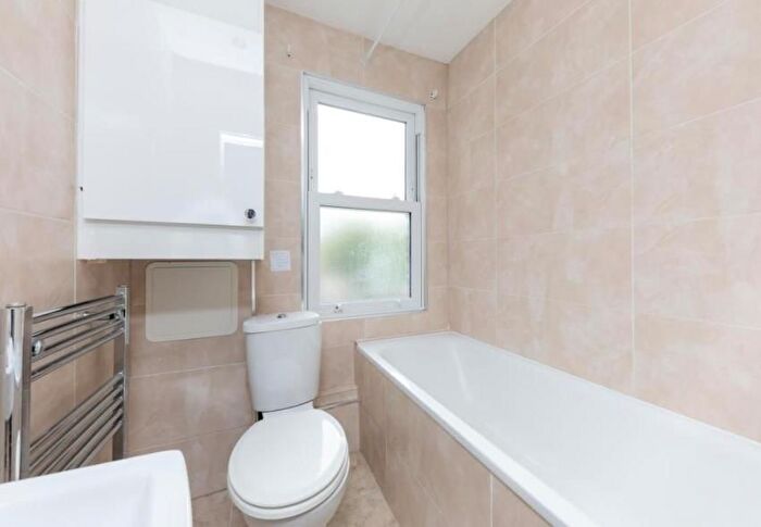 2 Bedroom Flat To Rent In Brondesbury Villas, London, NW6