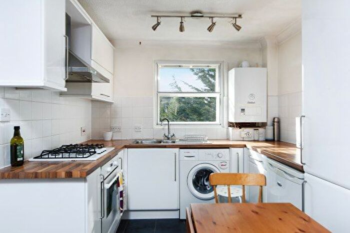 1 Bedroom Flat To Rent In Cedar Terrace, Richmond, TW9